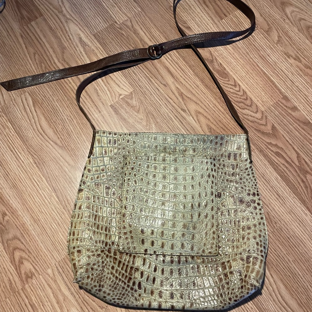 Elegant Crocodile Pattern Crossbody Bag